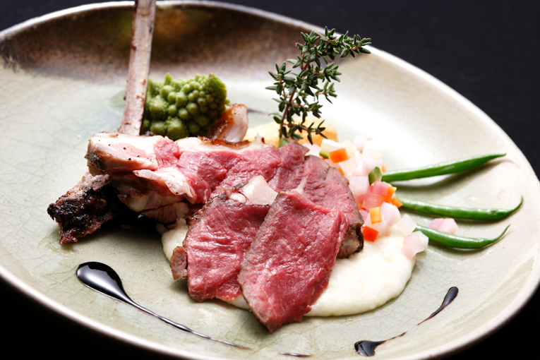 子羊のロティまたは近江牛の炭焼きを選べる肉料理コース　7,500円